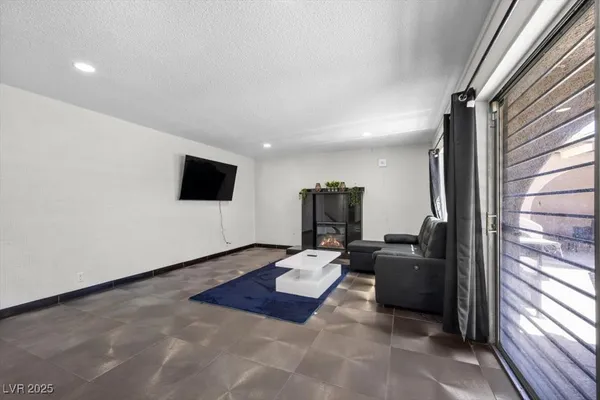 $2,900 | 2571 East Vegas Valley Drive, Las Vegas, NV 89121