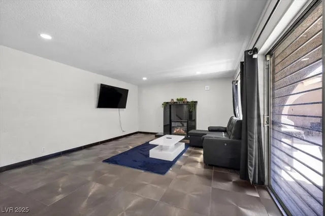 $2,900 | 2571 East Vegas Valley Drive, Las Vegas, NV 89121