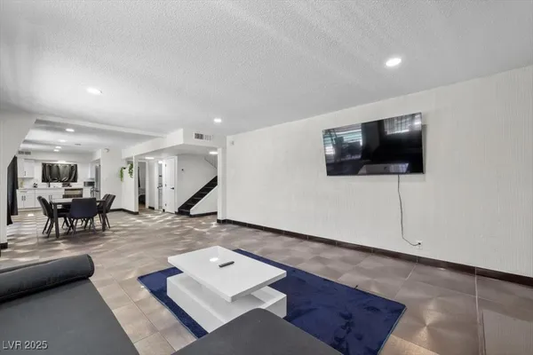 $2,900 | 2571 East Vegas Valley Drive, Las Vegas, NV 89121