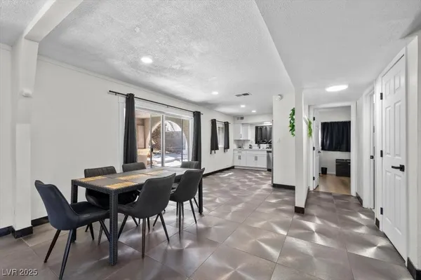 $2,900 | 2571 East Vegas Valley Drive, Las Vegas, NV 89121