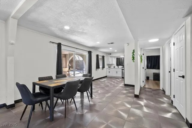 $2,900 | 2571 East Vegas Valley Drive, Las Vegas, NV 89121