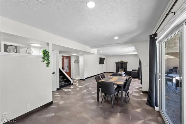 $2,900 | 2571 East Vegas Valley Drive, Las Vegas, NV 89121