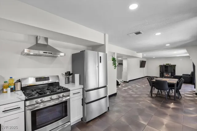 $2,900 | 2571 East Vegas Valley Drive, Las Vegas, NV 89121