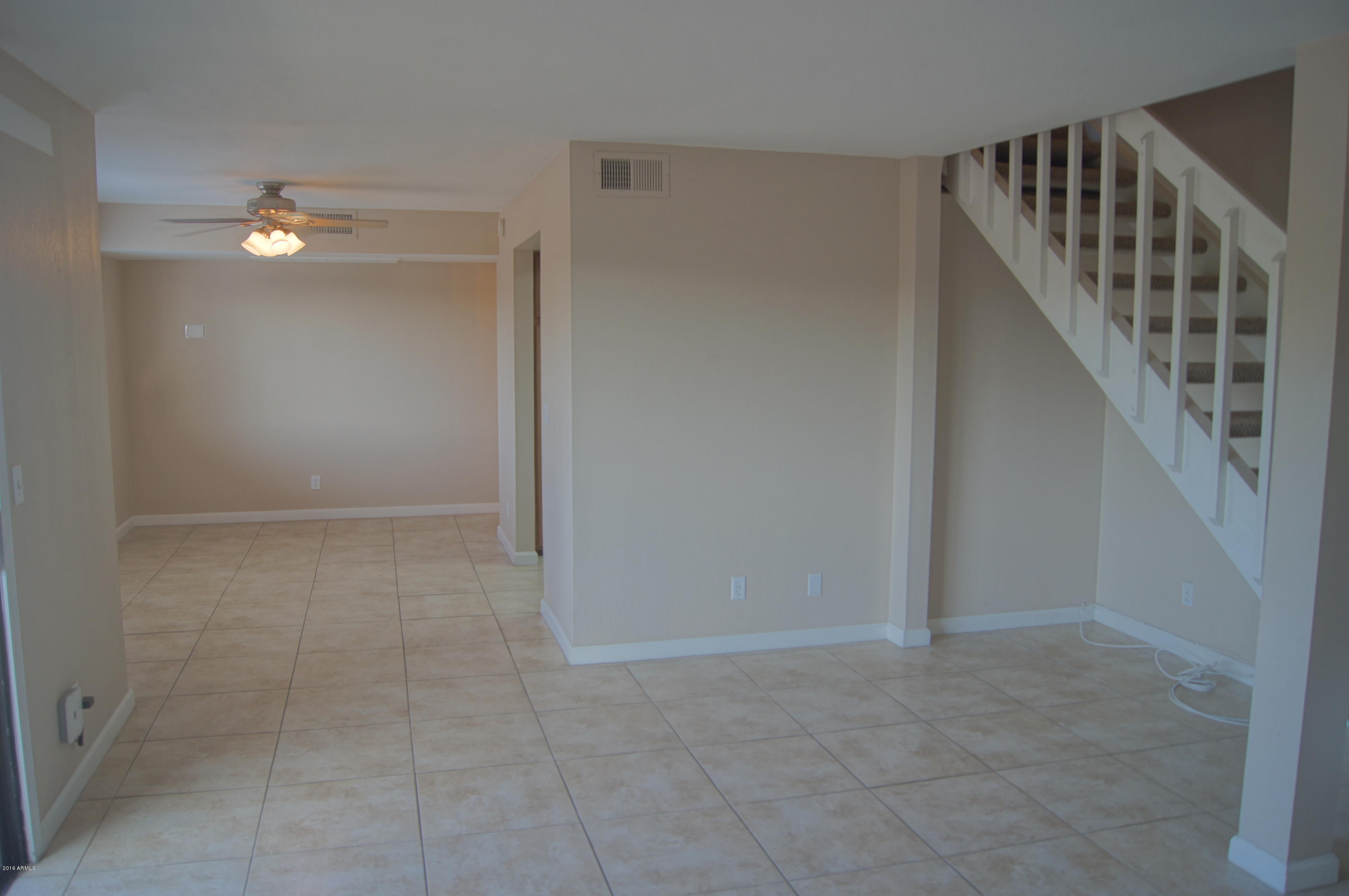 5401 East Thomas Road, Unit 2011 Phoenix, AZ 85018 - Photo 3 of 12 DSC01368 (1)