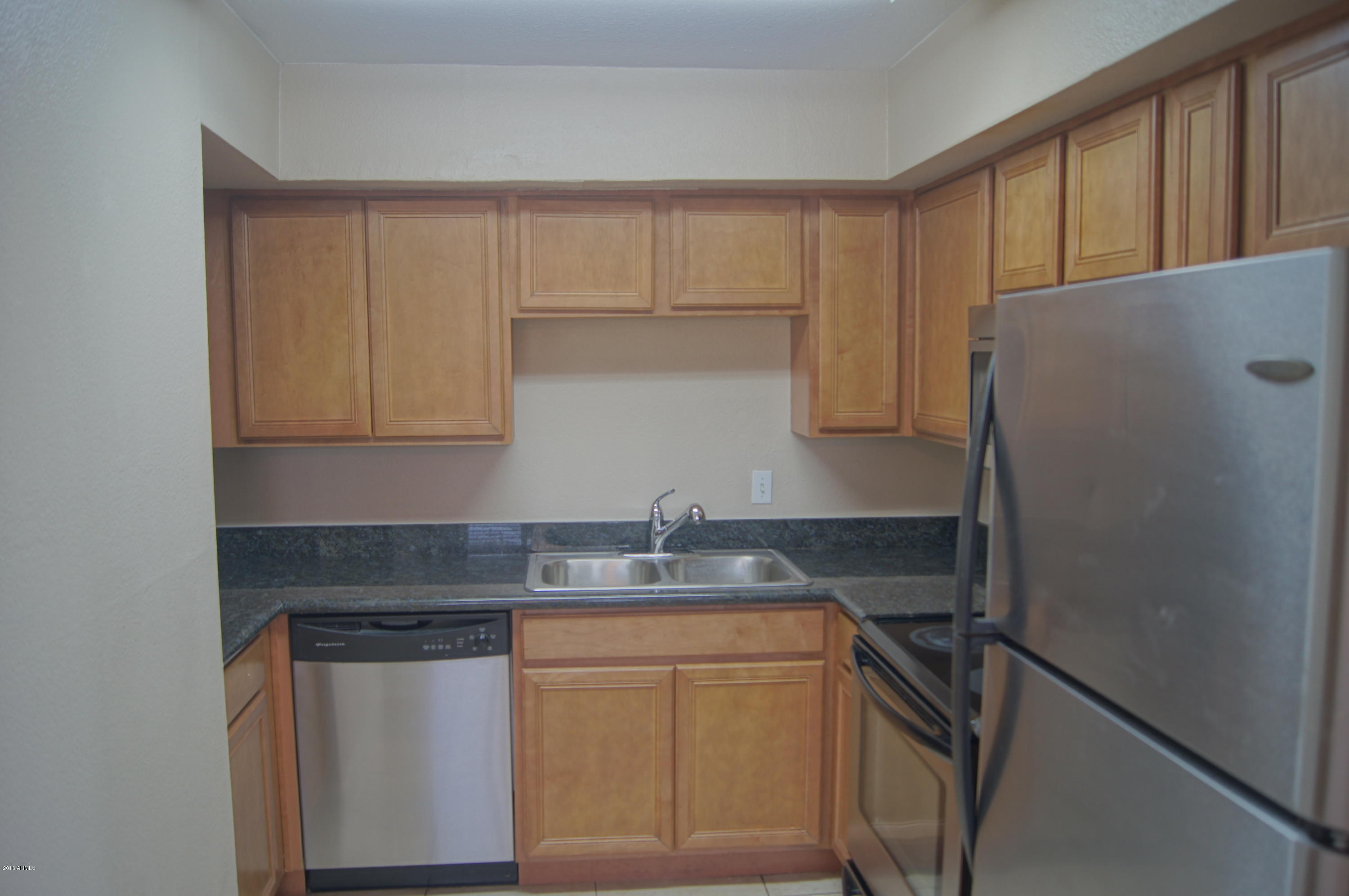 5401 East Thomas Road, Unit 2011 Phoenix, AZ 85018 - Photo 4 of 12 DSC01374