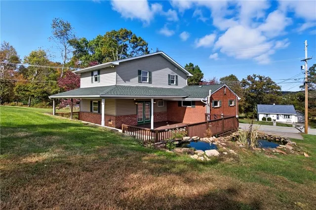 a view of house with a big yard