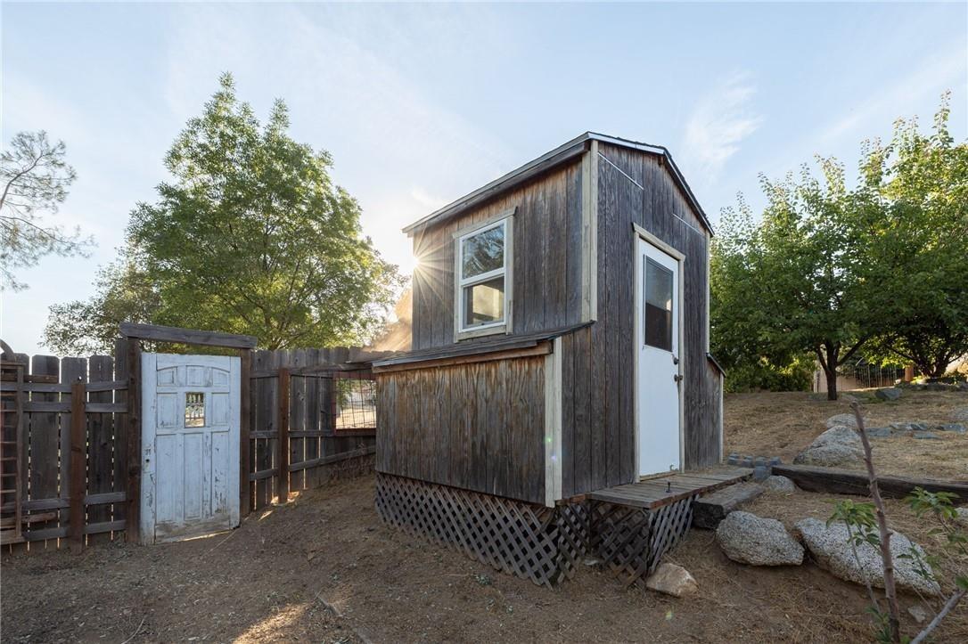 32057 River Knolls Road Coarsegold, CA 93614 - Photo 23 of 73 a backyard of a house