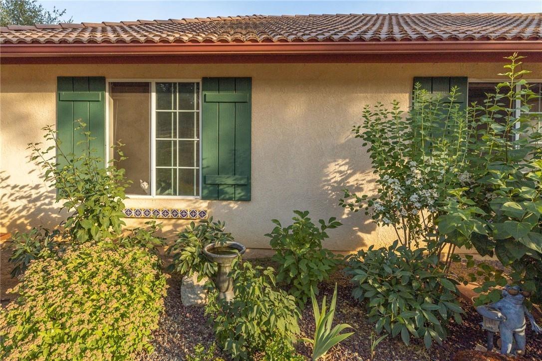 32057 River Knolls Road Coarsegold, CA 93614 - Photo 43 of 73 a couple of potted plants in front of door
