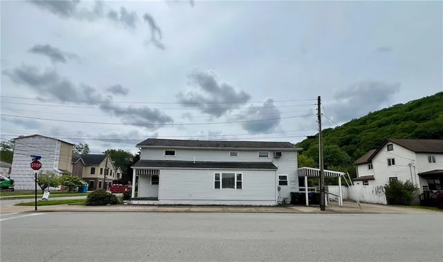a view of house with a street