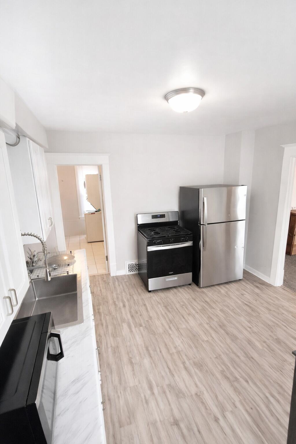 531 Eastern Avenue Northeast Grand Rapids, MI 49503 - Photo 12 of 17 Bright and modern kitchen design