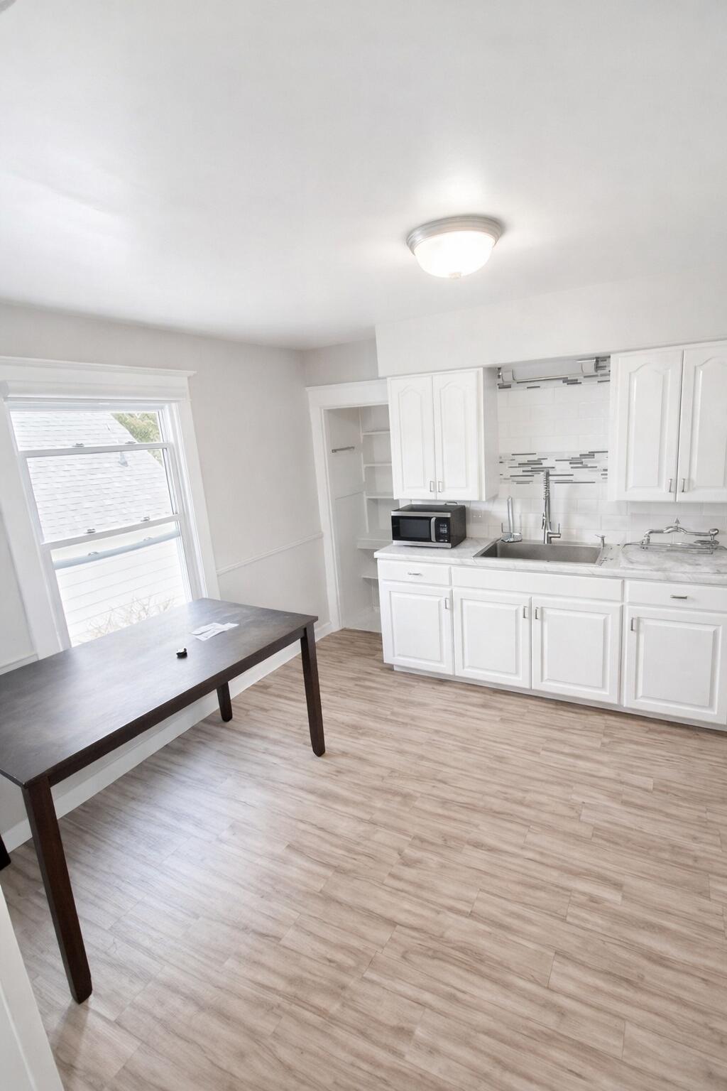 531 Eastern Avenue Northeast Grand Rapids, MI 49503 - Photo 13 of 17 Upper Unit Kitchen