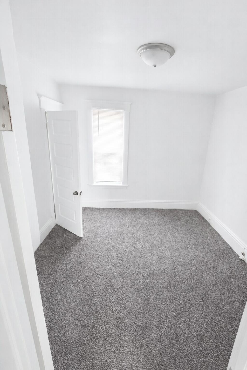 531 Eastern Avenue Northeast Grand Rapids, MI 49503 - Photo 16 of 17 Upper bed 2