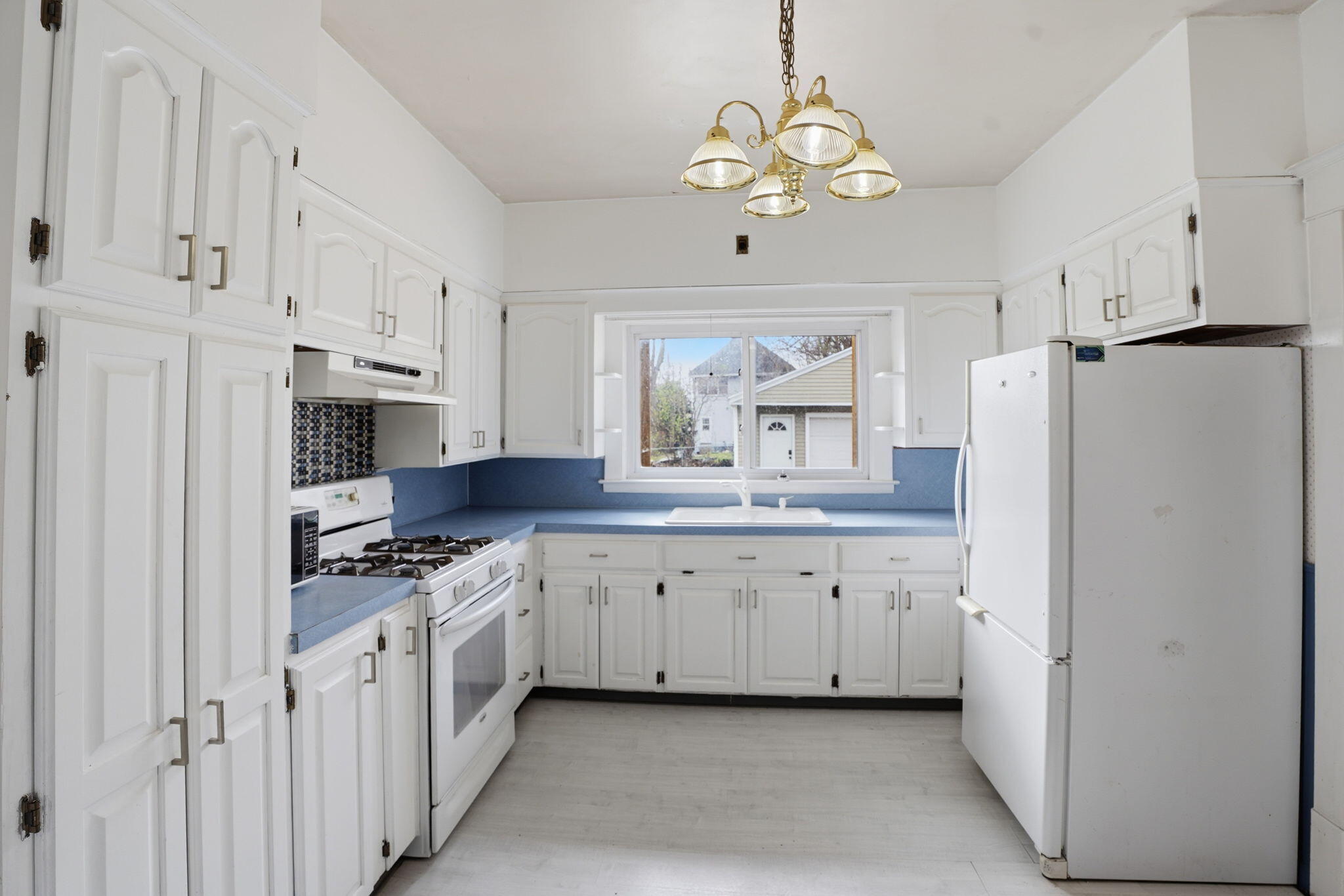 531 Eastern Avenue Northeast Grand Rapids, MI 49503 - Photo 2 of 17 Lower Unit Kitchen