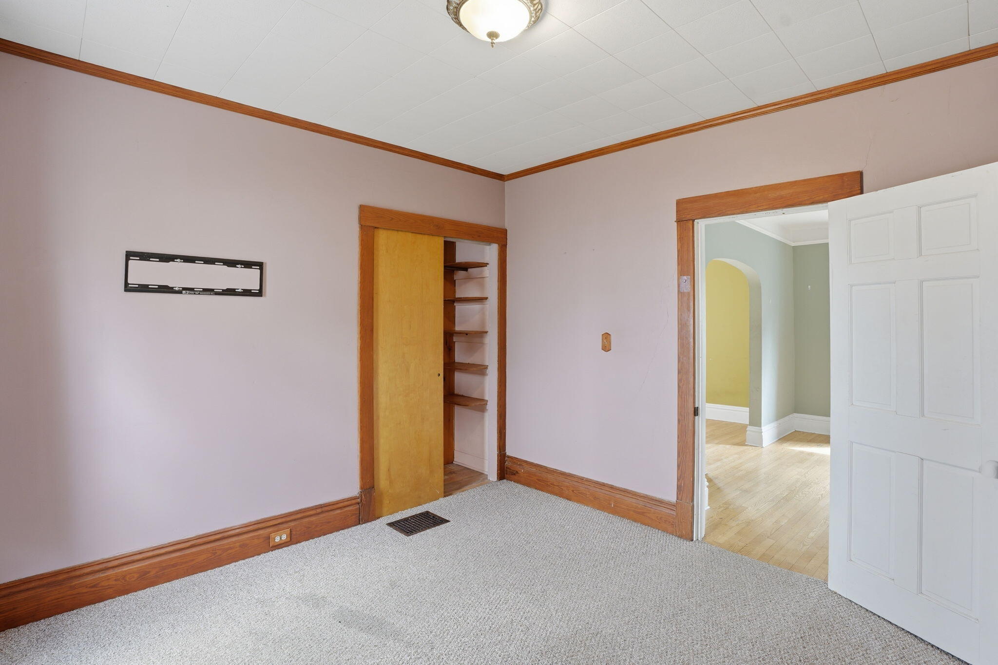 531 Eastern Avenue Northeast Grand Rapids, MI 49503 - Photo 9 of 17 Lower Unit Bed 2