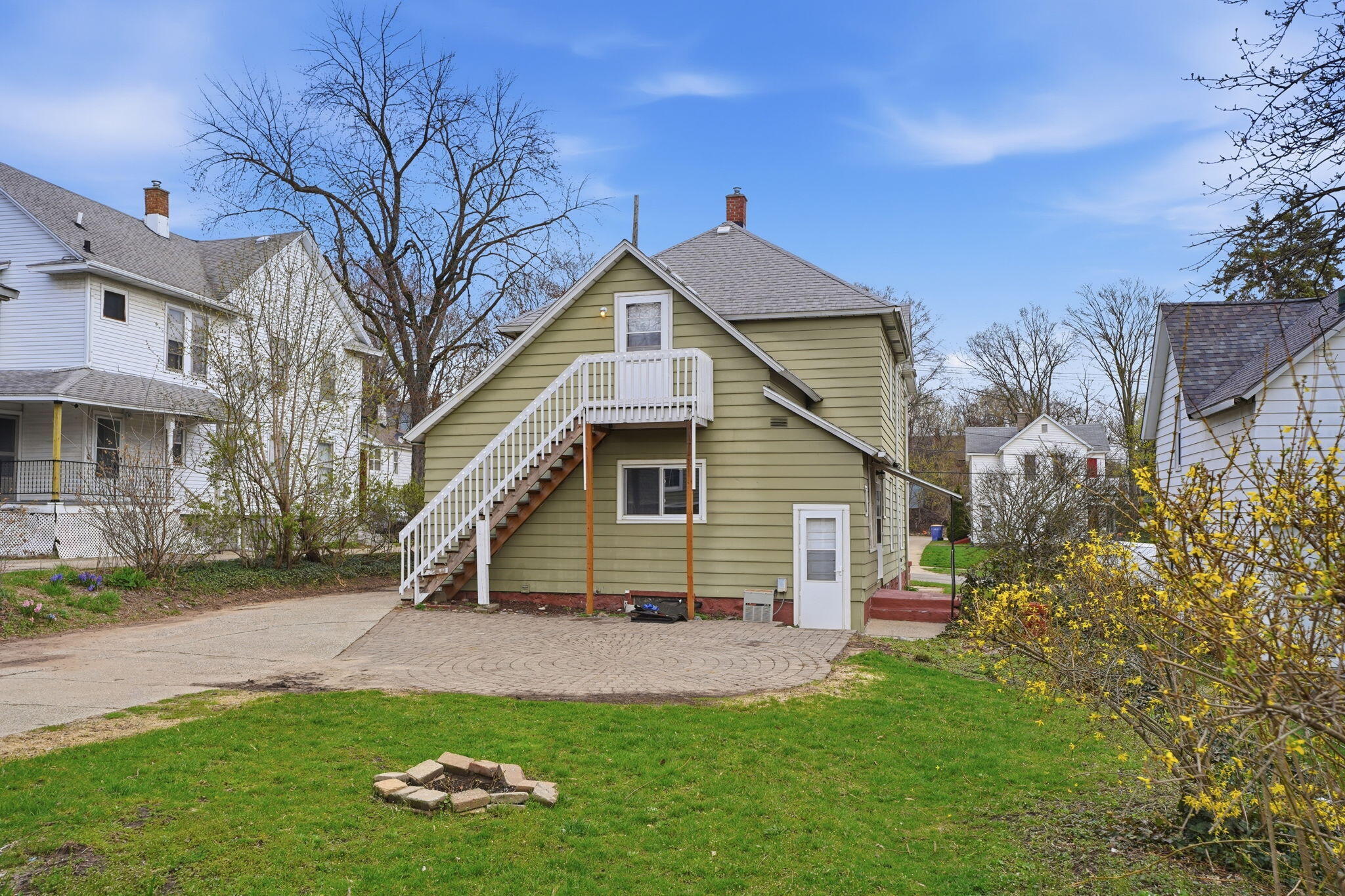 531 Eastern Avenue Northeast Grand Rapids, MI 49503 - Photo 10 of 17 Back of Duplex