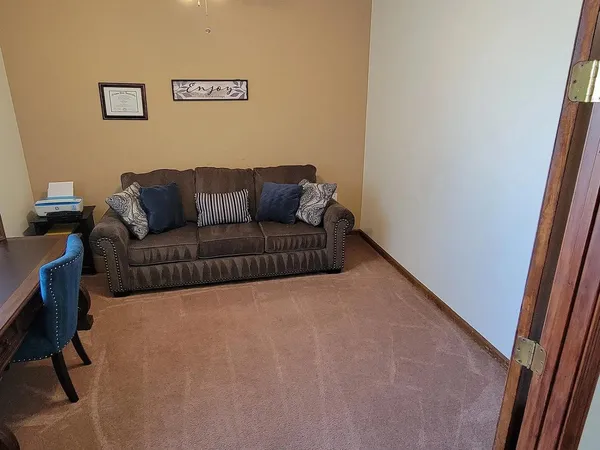 $3,200 | 15 East Willow Avenue, Phoenix, AZ 85022