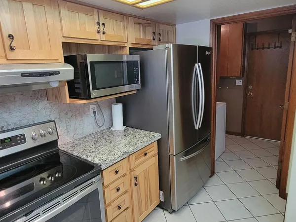 $3,200 | 15 East Willow Avenue, Phoenix, AZ 85022