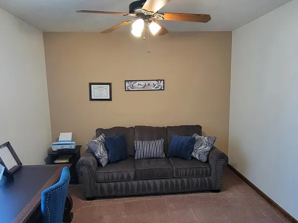 $3,200 | 15 East Willow Avenue, Phoenix, AZ 85022