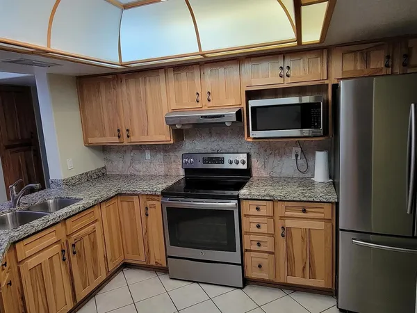 $3,200 | 15 East Willow Avenue, Phoenix, AZ 85022