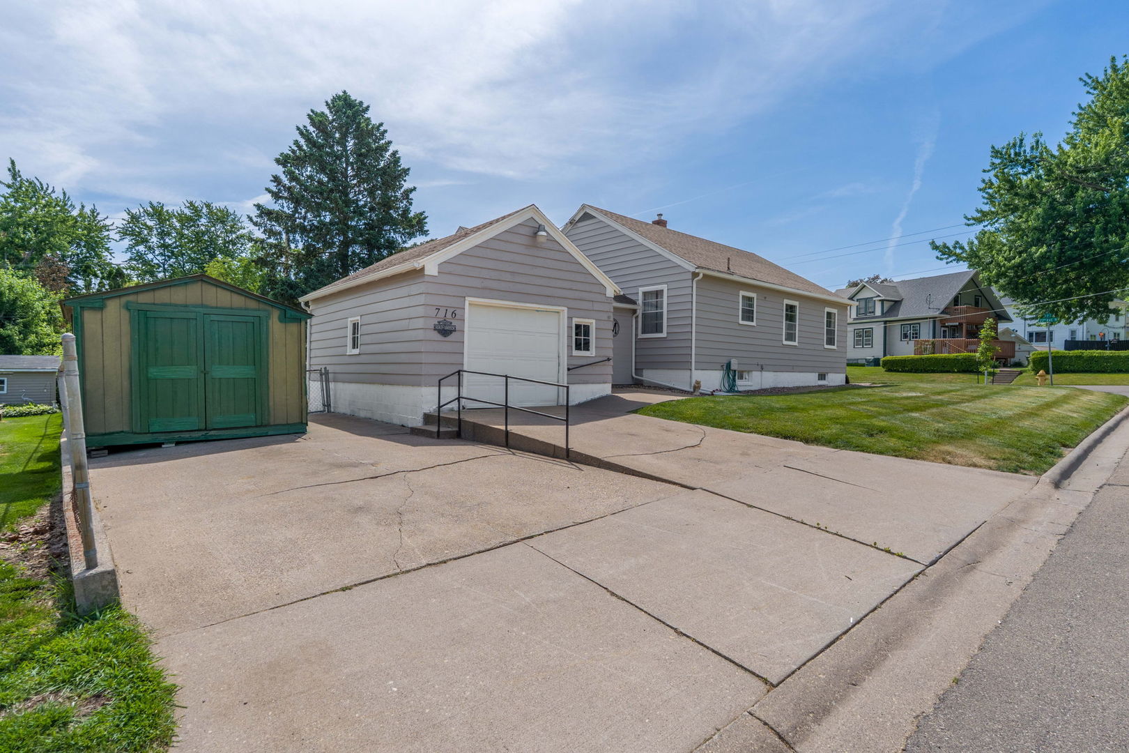 716 22nd Avenue North Clinton, IA 52732 - Photo 27 of 32