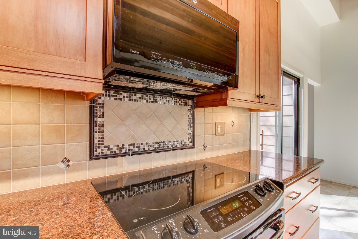 2113 Owls Cove Lane Reston, VA 20191 - Photo 11 of 35