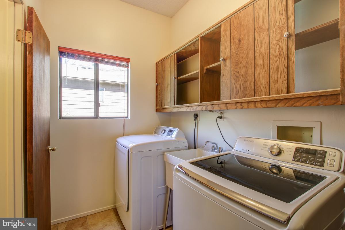 2113 Owls Cove Lane Reston, VA 20191 - Photo 12 of 35