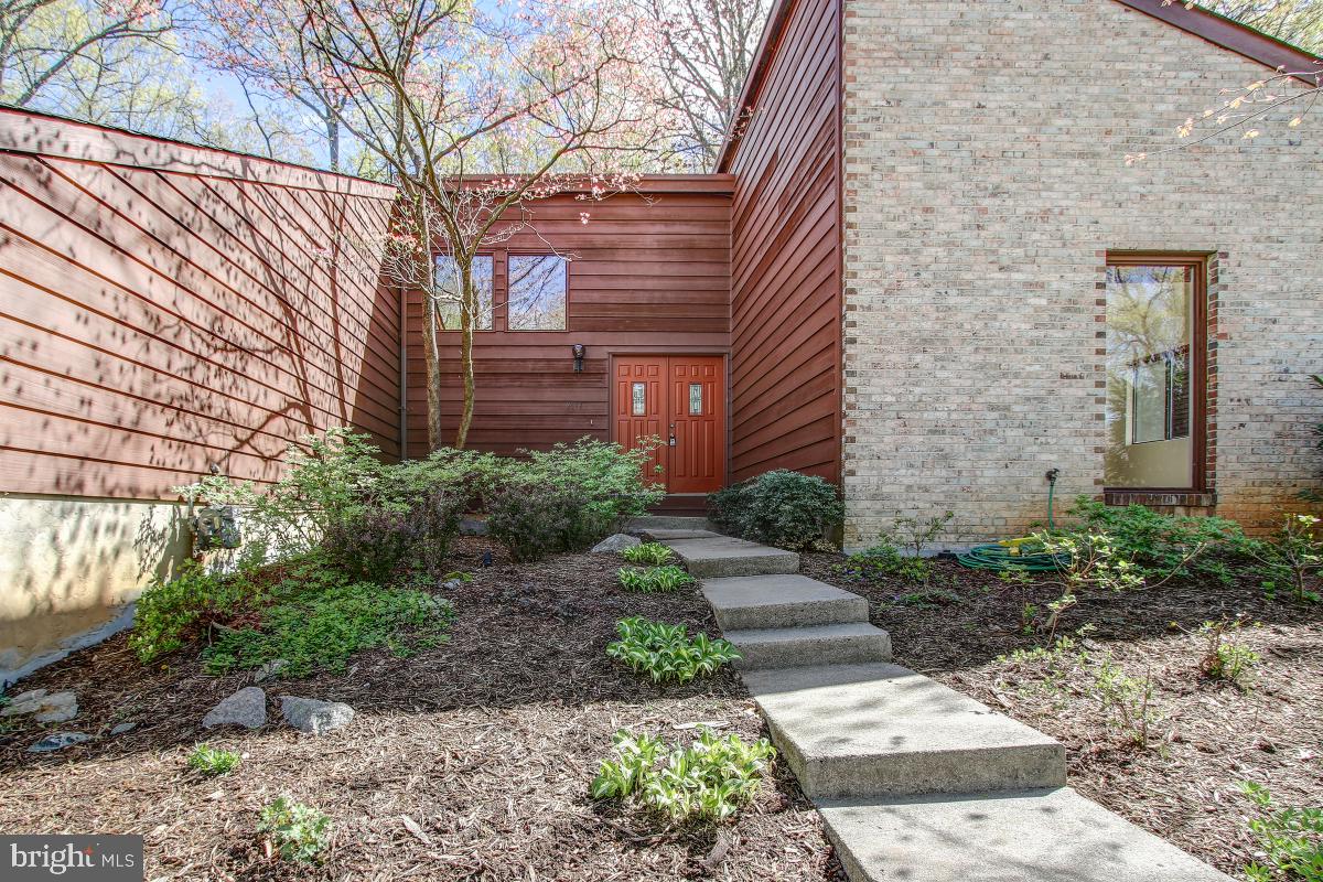 2113 Owls Cove Lane Reston, VA 20191 - Photo 3 of 35