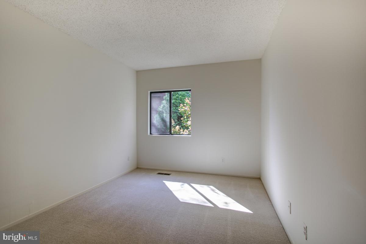 2113 Owls Cove Lane Reston, VA 20191 - Photo 23 of 35