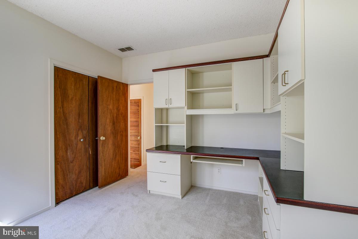 2113 Owls Cove Lane Reston, VA 20191 - Photo 26 of 35