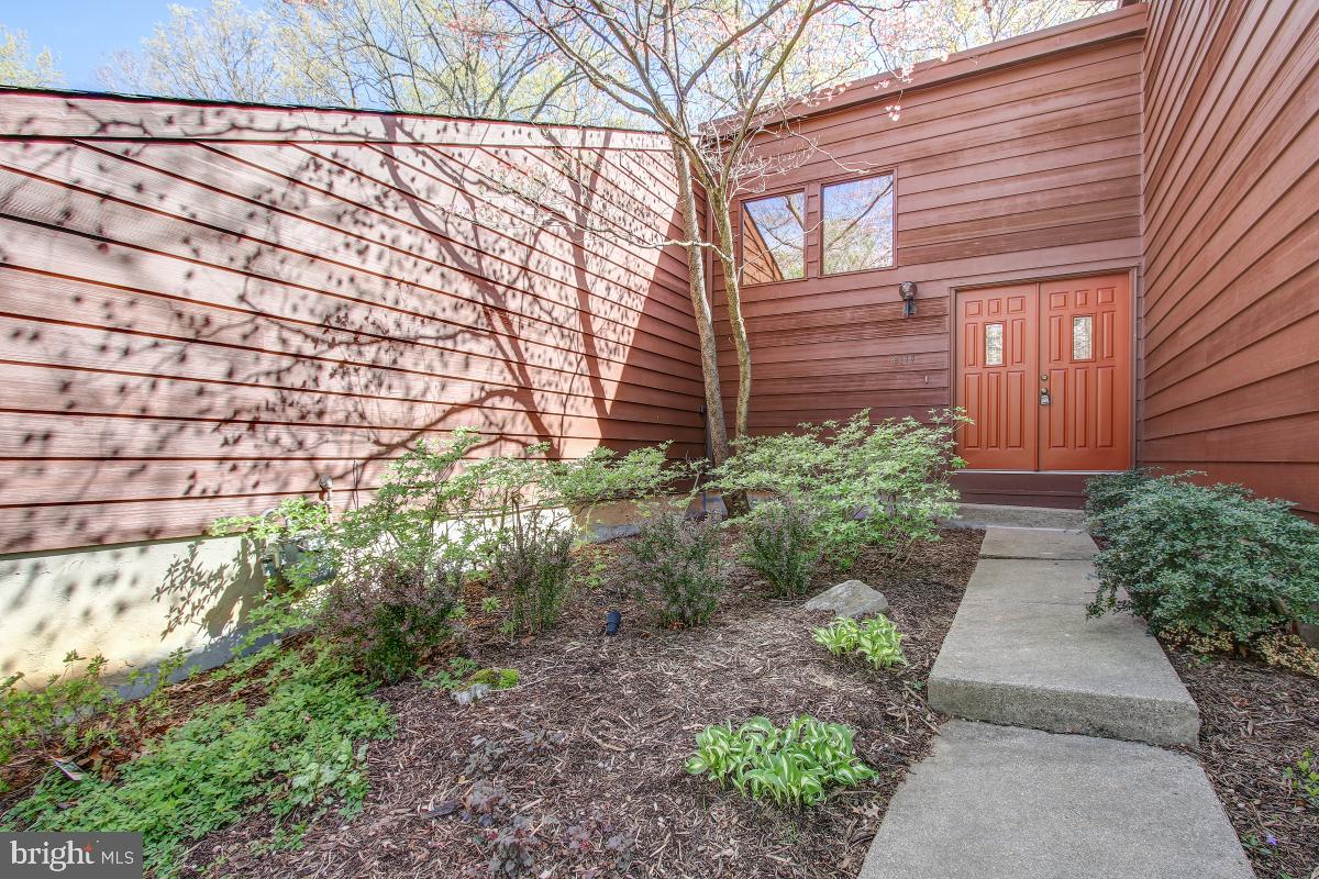 2113 Owls Cove Lane Reston, VA 20191 - Photo 4 of 35