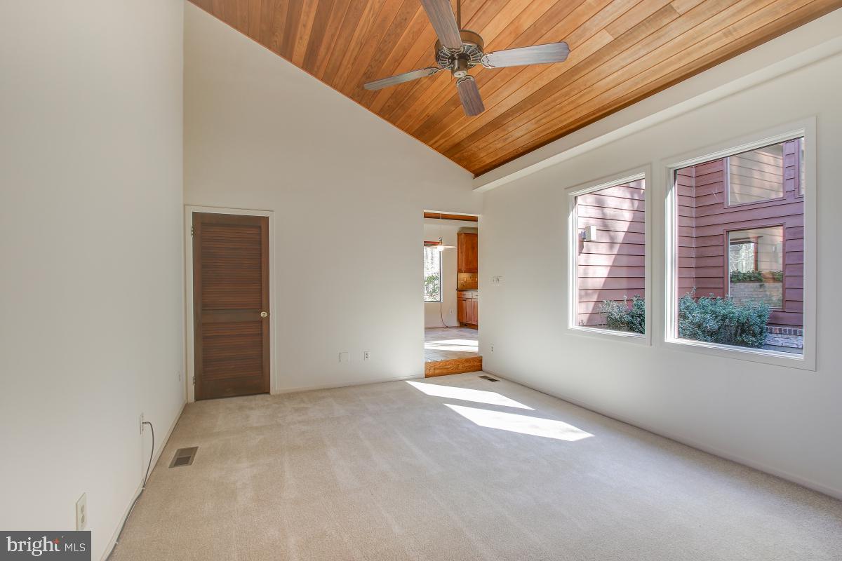 2113 Owls Cove Lane Reston, VA 20191 - Photo 6 of 35