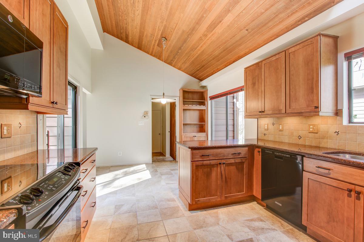2113 Owls Cove Lane Reston, VA 20191 - Photo 10 of 35