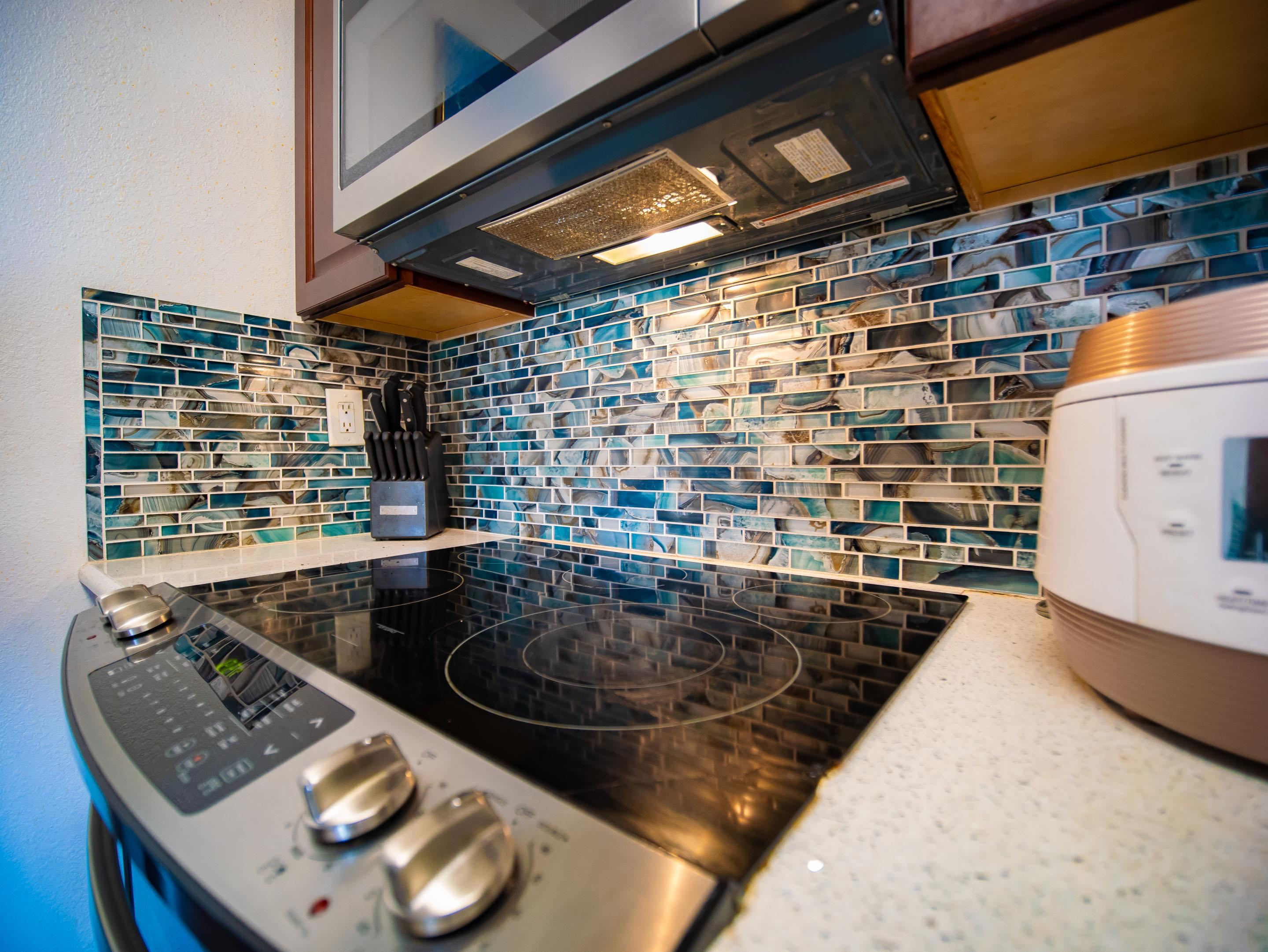 480 Kenolio Road, Unit 30206 Kihei, HI 96753 - Photo 6 of 20 a kitchen with a sink stove and cabinets
