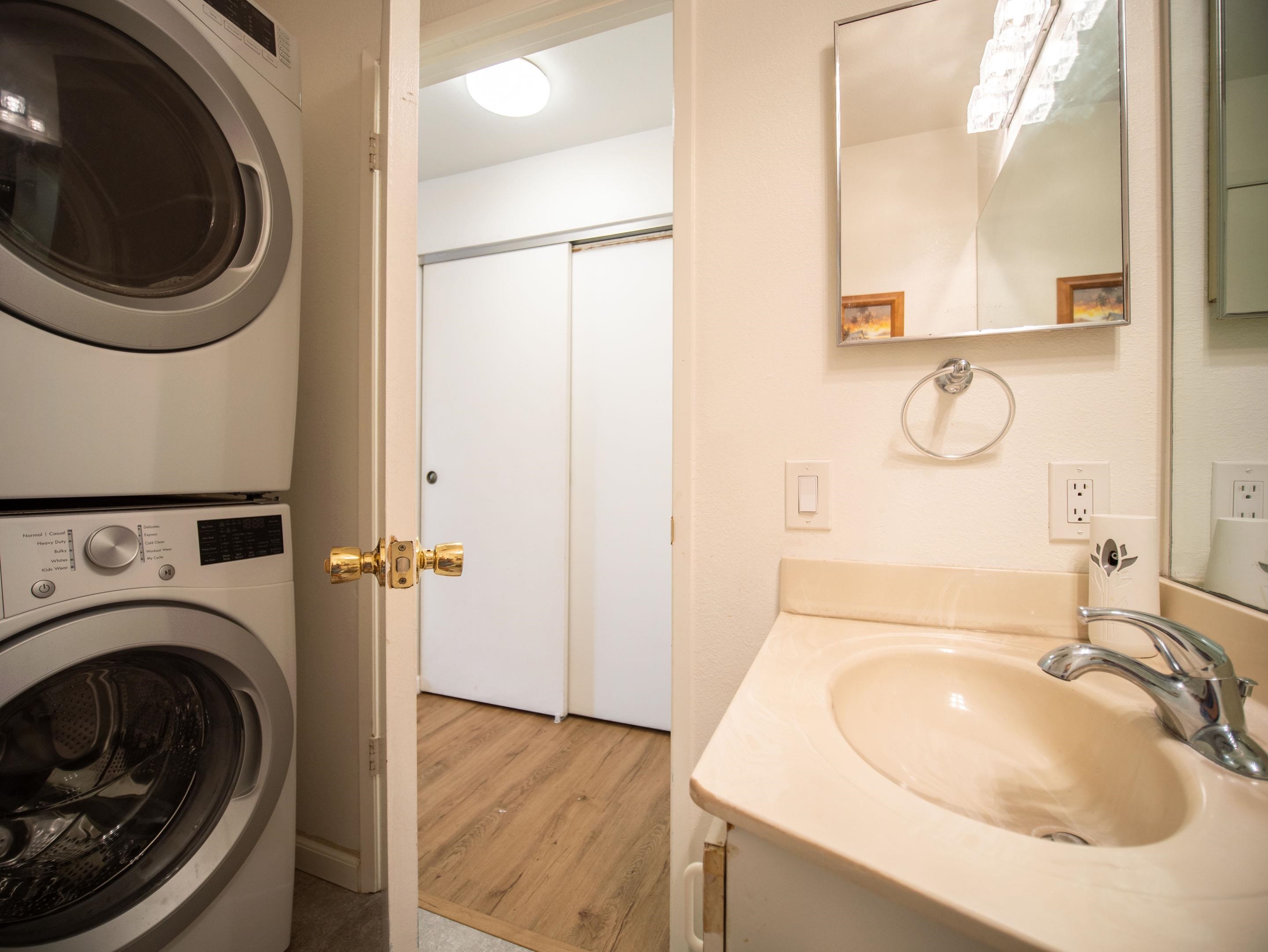 480 Kenolio Road, Unit 30206 Kihei, HI 96753 - Photo 10 of 20 a bathroom with a sink and a mirror