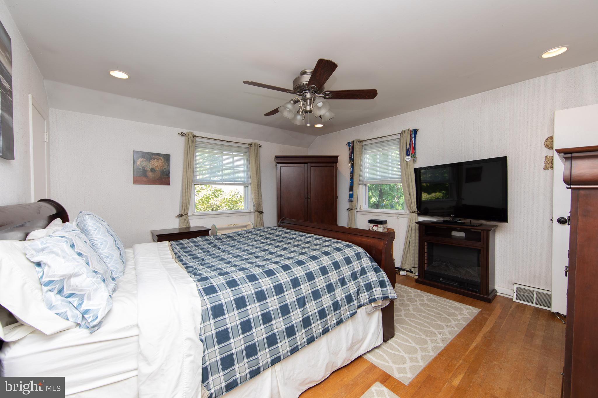 2945 Banner Road Willow Grove, PA 19090 - Photo 20 of 44 Primary bedroom