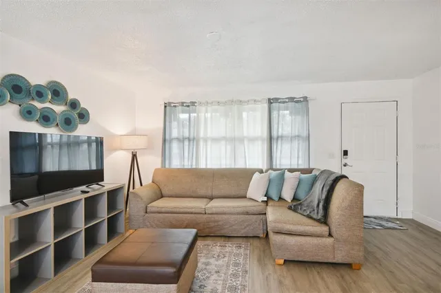 $1,600 | 1024 Manor Drive, Unit B, Orlando, FL 32807