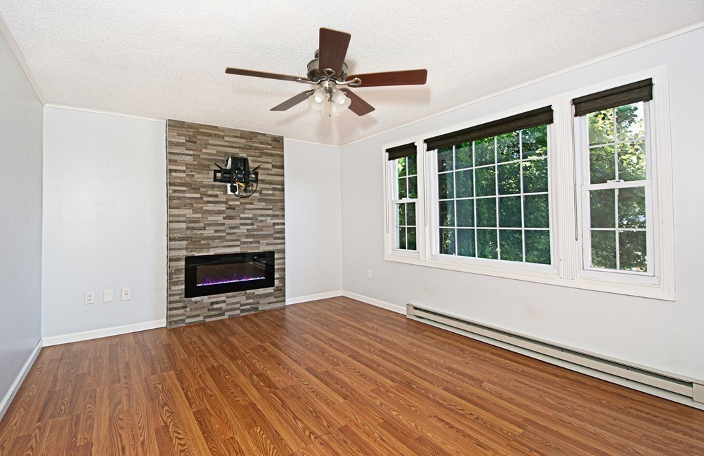 75 Wedgewood Road Worcester, MA 01602 - Photo 4 of 34 Gallery Image 4