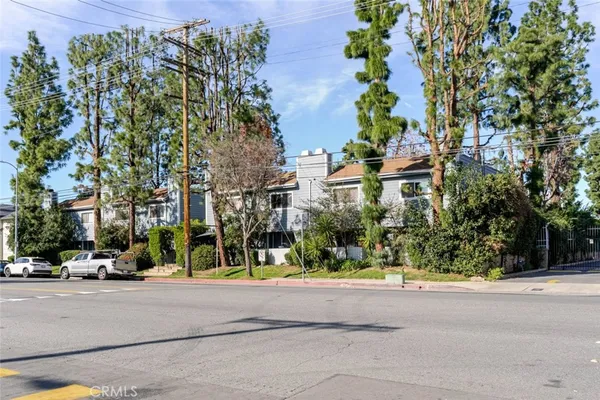 $2,700 | 15113 Saticoy Street, Unit 16, Van Nuys, CA 91405