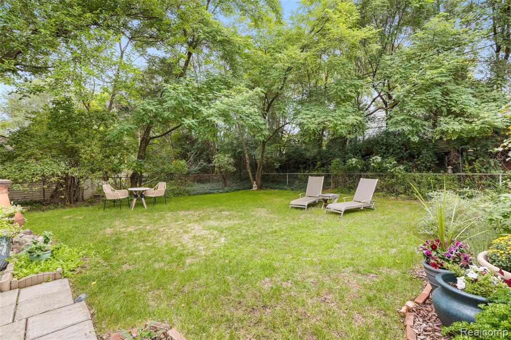 304 Thalia Avenue Rochester Hills, MI 48307 - Photo 6 of 28