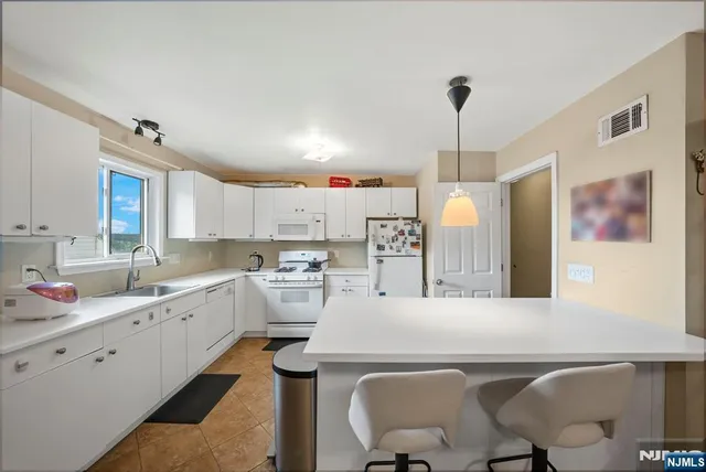 $860,000 | 320-322 Dixon Avenue, Paterson, NJ 07501