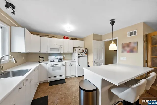 $860,000 | 320-322 Dixon Avenue, Paterson, NJ 07501