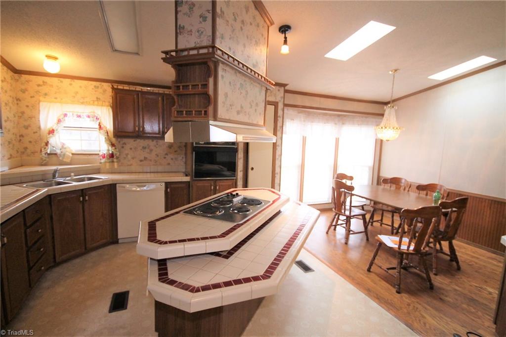328 Strawberry Road Reidsville, NC 27320 - Photo 3 of 23 Gallery Image 3