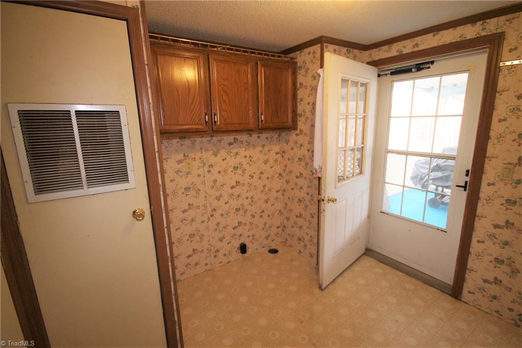 328 Strawberry Road Reidsville, NC 27320 - Photo 8 of 23 Gallery Image 8