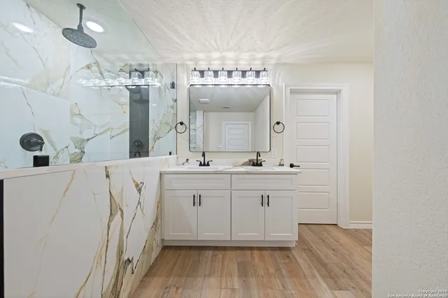 $470,000 | 246 Sprucewood Lane, San Antonio, TX 78216