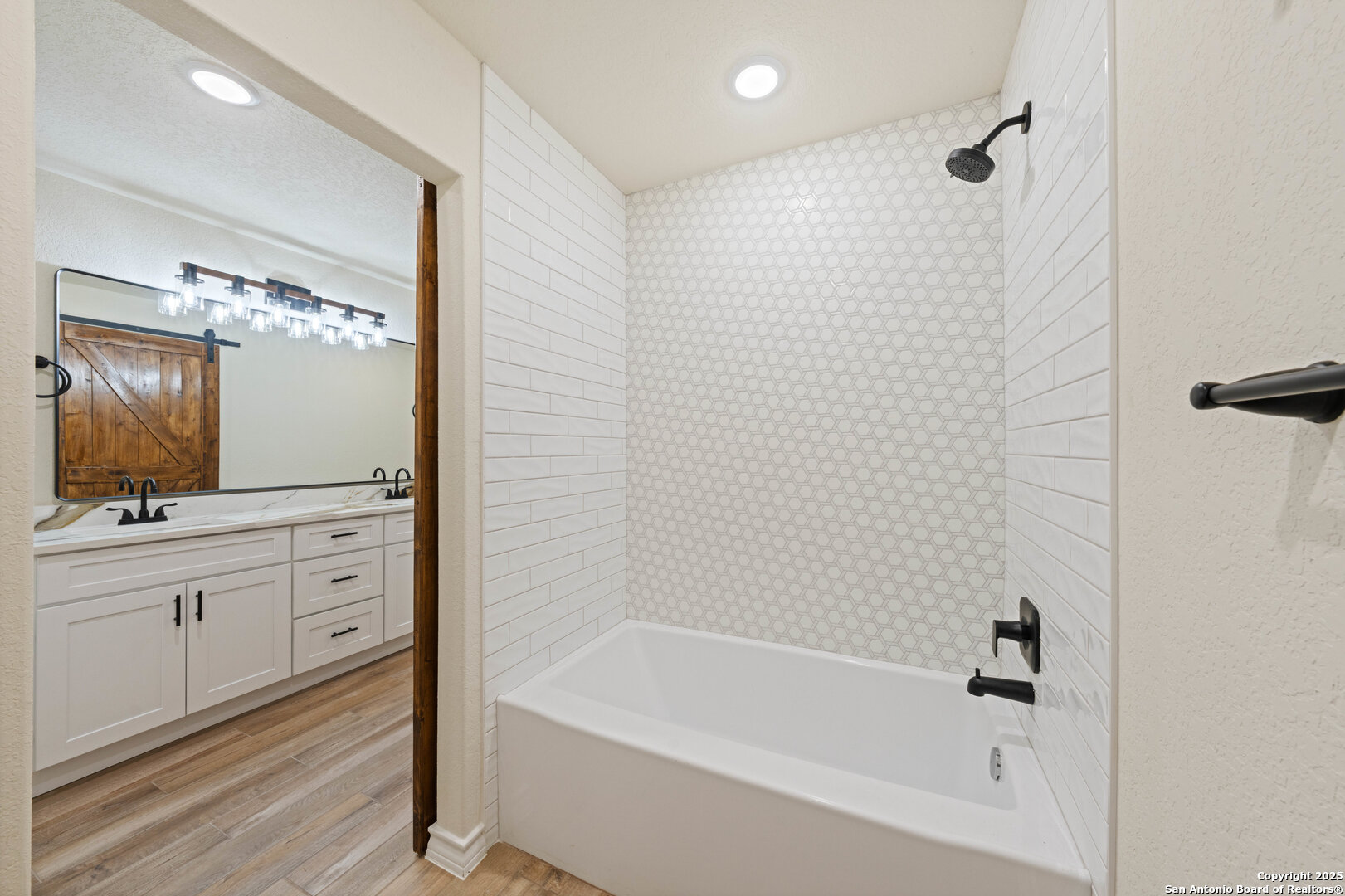 246 Sprucewood Lane San Antonio, TX 78216 - Photo 33 of 42 a bathroom with a bathtub a mirror a double vanity sink and vanity