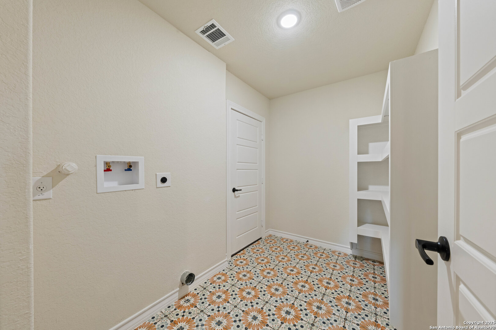 246 Sprucewood Lane San Antonio, TX 78216 - Photo 38 of 42 a view of a closet area