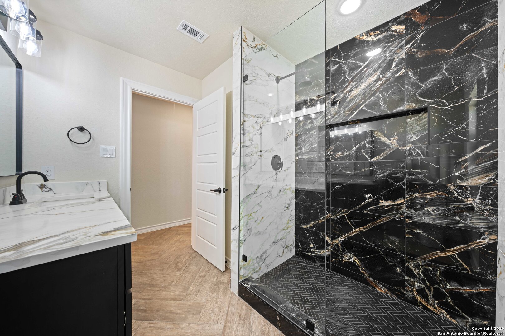 246 Sprucewood Lane San Antonio, TX 78216 - Photo 5 of 42 a bathroom with a sink and a mirror