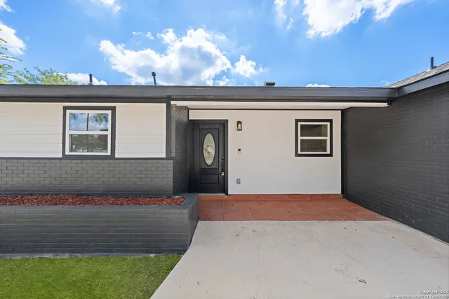 $470,000 | 246 Sprucewood Lane, San Antonio, TX 78216