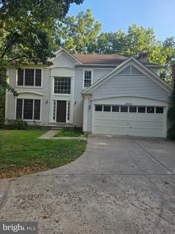 a view of a yard in front of a house