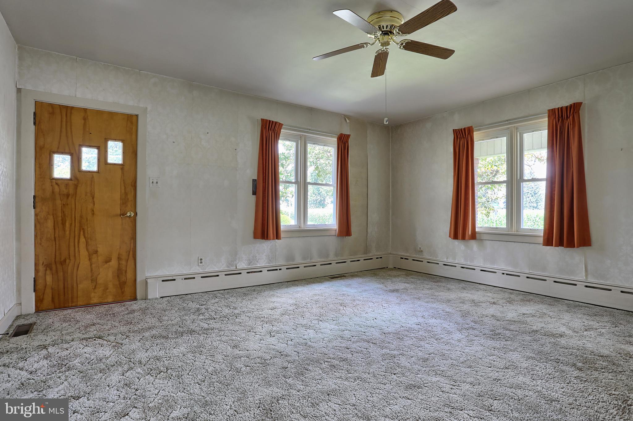 1321 Birch Road Lebanon, PA 17042 - Photo 13 of 31 Living room
